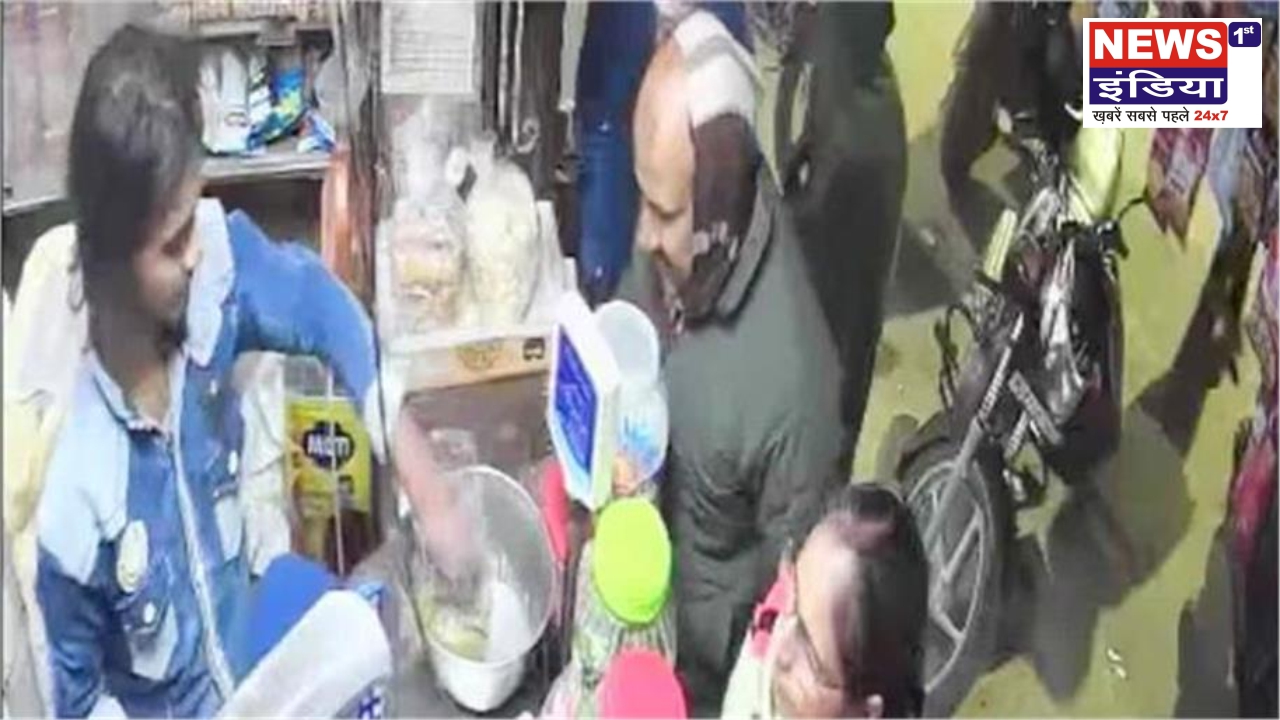 सहारनपुर में दुकान पर सामान लेते वक्त शख्स को आया हार्ट अटैक, CCTV में कैद हुई दर्दनाक मौत