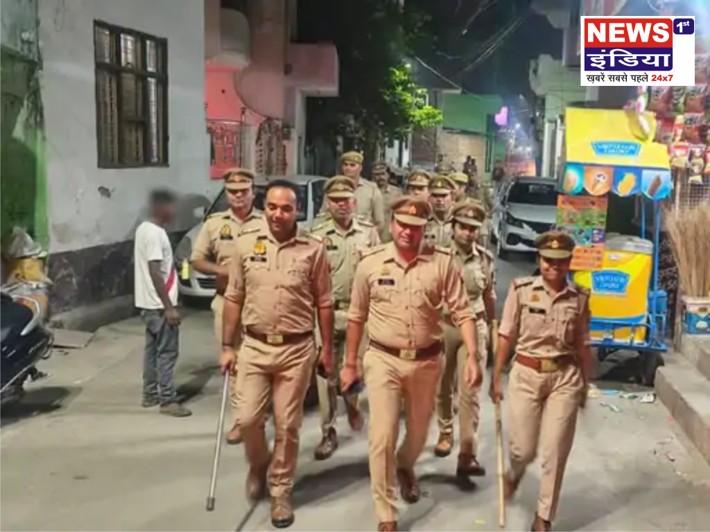हापुड़ में पुलिस का सघन चेकिंग अभियान, देर रात सड़कों पर उतरी फोर्स