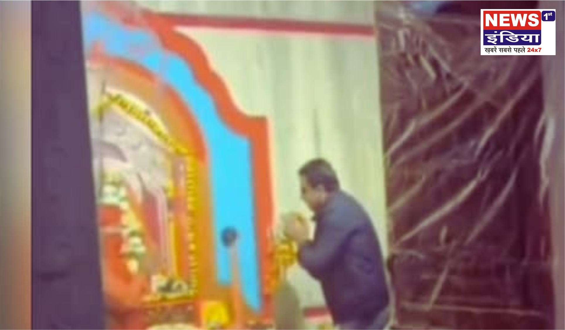 CJM कोर्ट के FIR आदेश के बाद ASP अनुज चौधरी ने गोरखनाथ मंदिर में की पूजा, योगी से भी मुलाकात