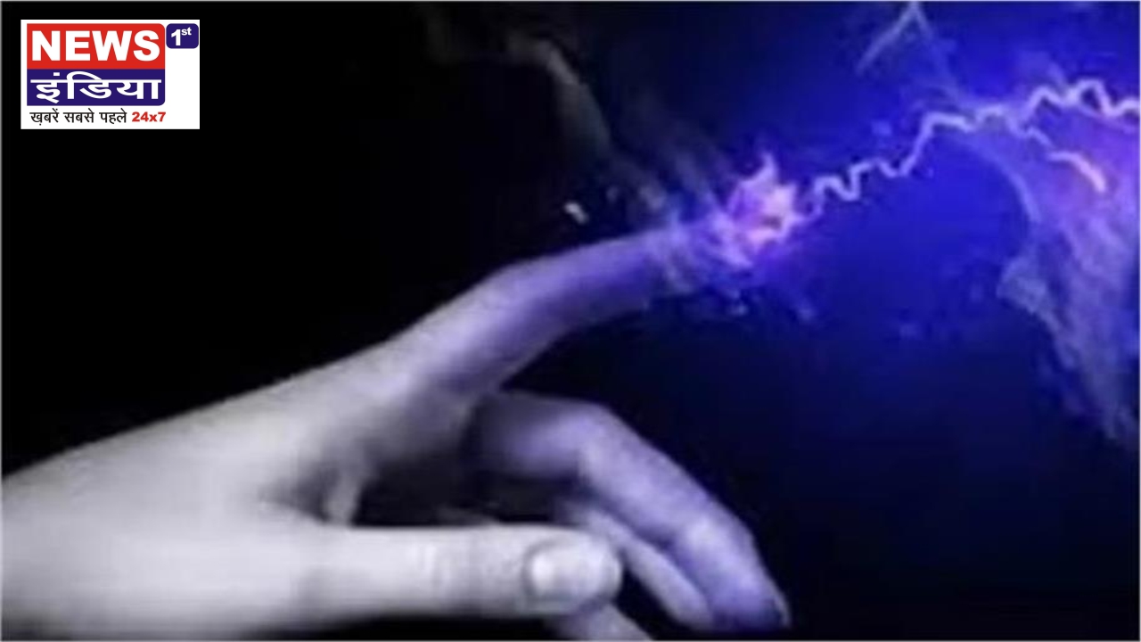 देवरिया में बड़ा हादसा: करंट की चपेट में आकर संविदा लाइनमैन की मौत, तीन घंटे तक ट्रांसफॉर्मर पर लटका रहा शव