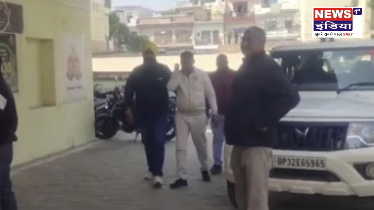 मेरठ में रिश्वत लेते इंस्पेक्टर गिरफ्तार: 4 लाख लेते रंगे हाथ पकड़ा गया