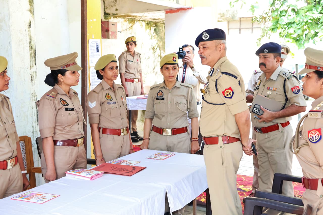 हापुड़: मेरठ जोन एडीजी ने पुलिस प्रशिक्षण केंद्र का किया निरीक्षण, रिक्रूट आरक्षियों की दिनचर्या व सुविधाओं की जांच