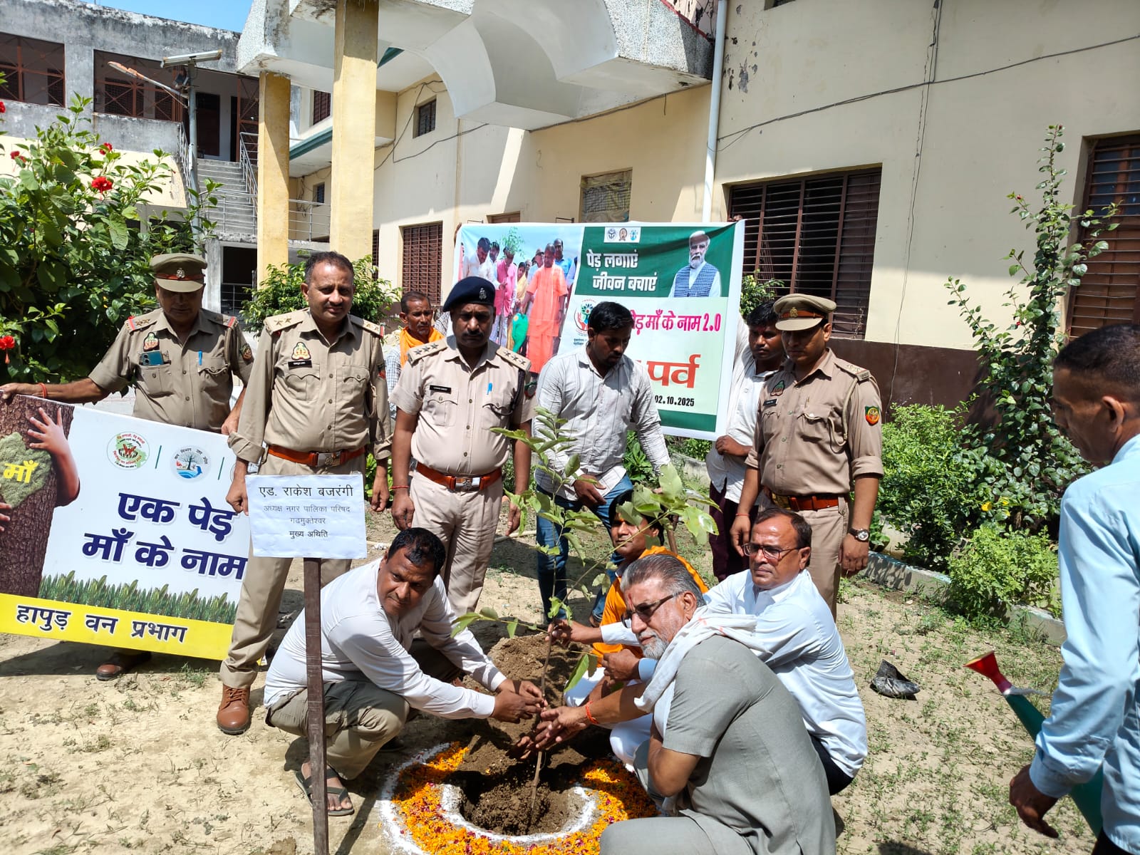गढ़मुक्तेश्वर में वृक्षारोपण एवं पर्यावरण गोष्ठी, छात्राओं ने बढ़ाया हरित अभियान का संदेश