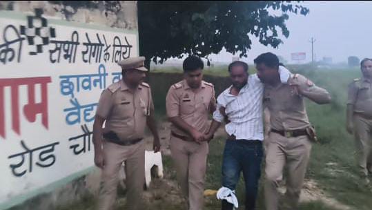 पुलिस मुठभेड़ में लूट का आरोपी घायल:हापुड़ में पुलिस पर फायरिंग, एक बदमाश गिरफ्तार; दूसरा फरार